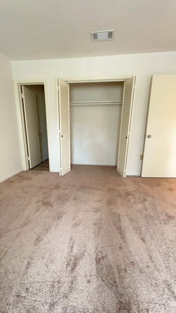 Building Photo - Oak Grove Village Apartments- Close to Lew...
