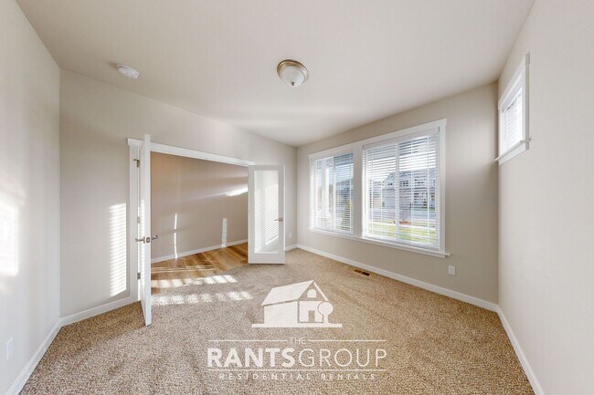 Building Photo - Beautiful Newer Construction!  Easy I5 access & JBLM Commute!
