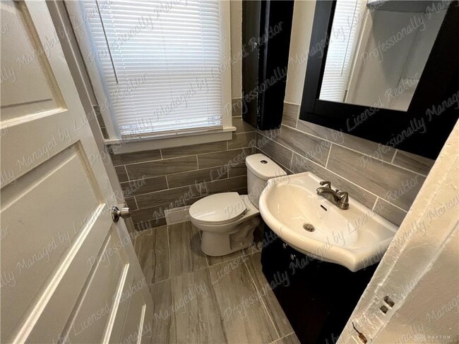 Building Photo - 44 Bluecrest Ave