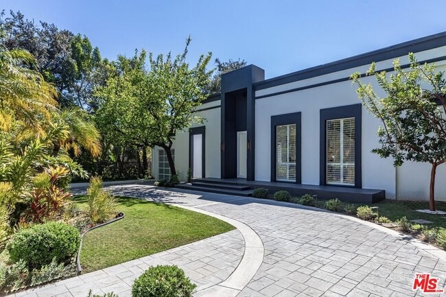 Building Photo - 703 N Maple Dr