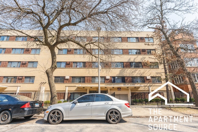 Building Photo - 5909 N Kenmore Ave