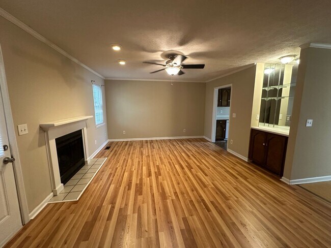 Building Photo - 5807 Woodgate Cir