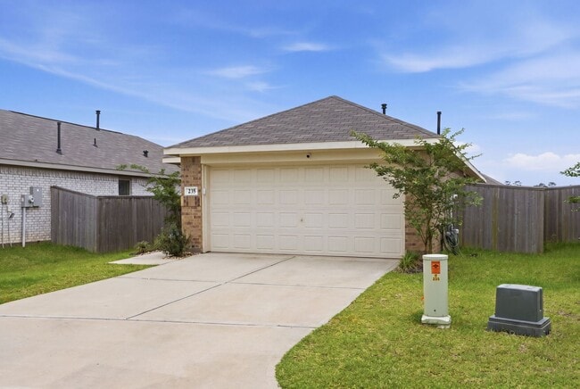 Building Photo - 235 River Grv Ct