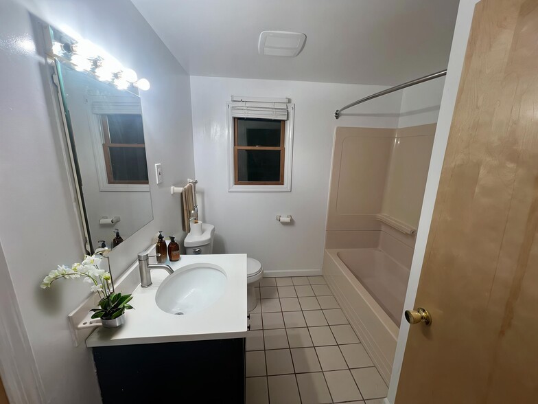 Bathroom - 19 Cook Rd