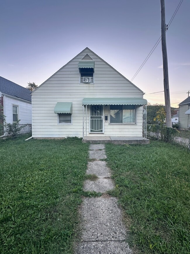 Primary Photo - 255 S Hague Ave