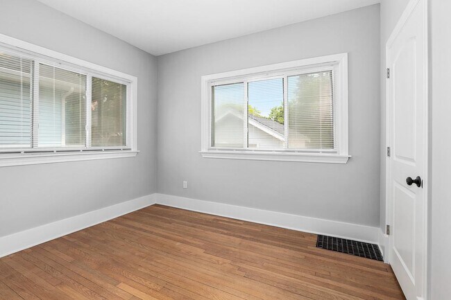 Building Photo - 220 Valley Ave SW