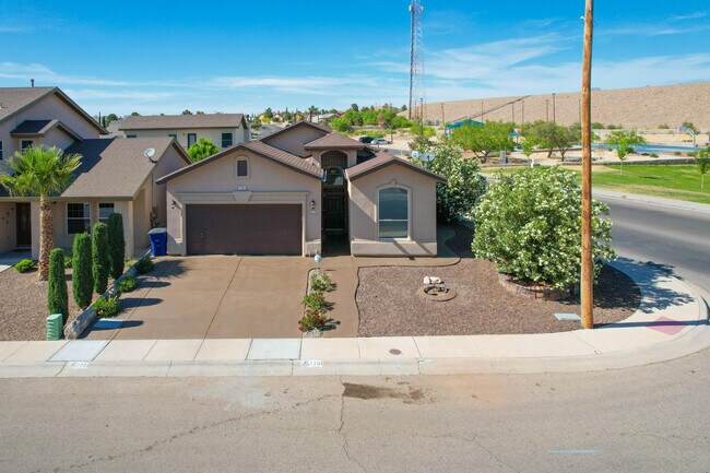 Building Photo - 7701 Maple Landing Court