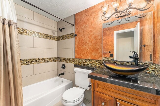 Building Photo - Spacious 4 bedroom home in the heart of Virginia Village!