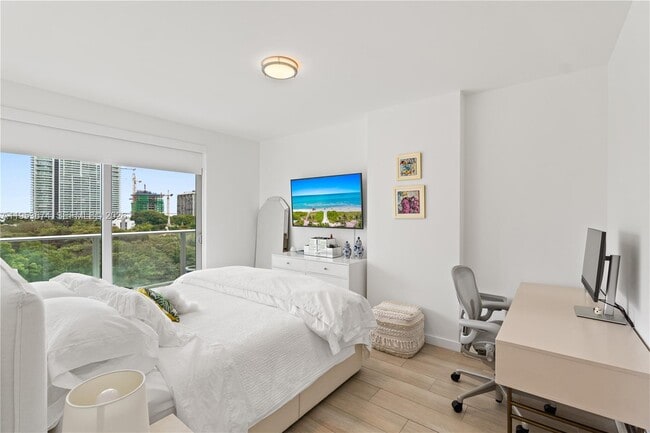 Building Photo - 1600 SW 1st Ave