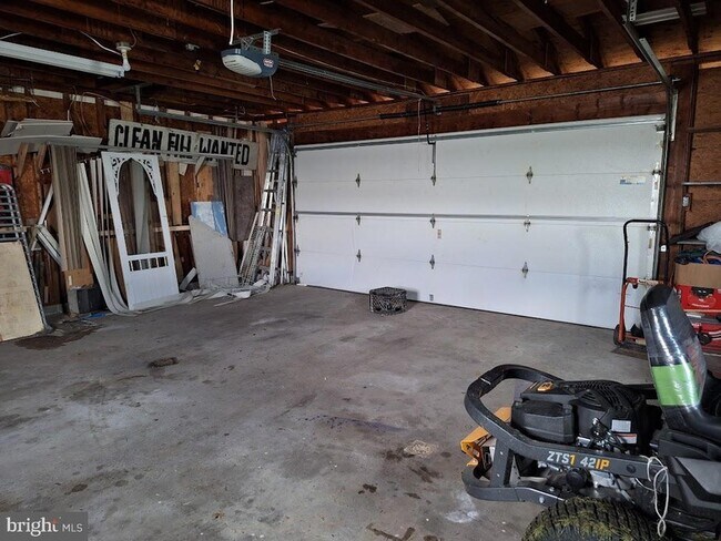 Building Photo - 711 Longs Gap Rd
