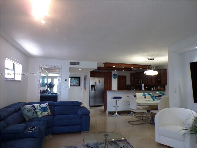 Building Photo - 6450 Collins Ave