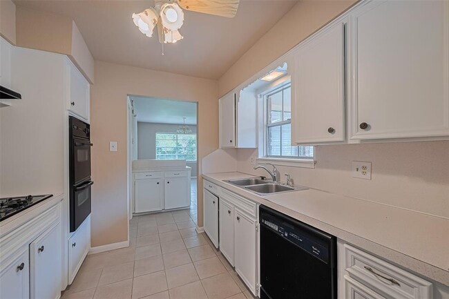 Building Photo - 10518 Saber Ct