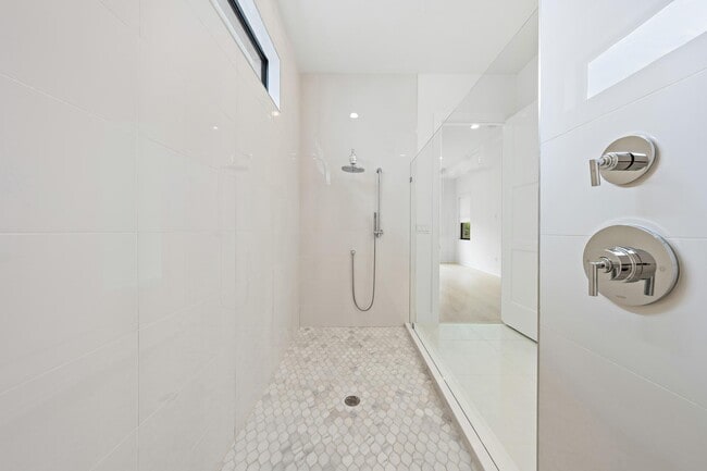 Building Photo - 13185 Faberge Pl