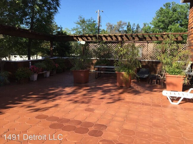 Building Photo - 1491 Detroit Ave