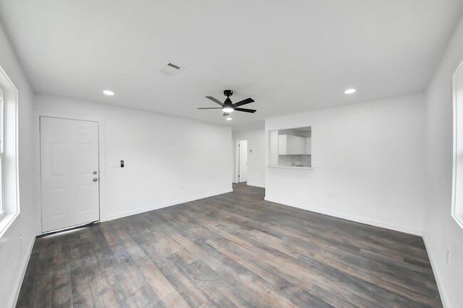 Building Photo - 5911 Easter St