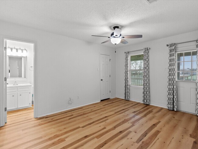 Building Photo - 5317 County Rd 868 E