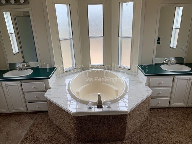 Building Photo - 162 Matts Ln