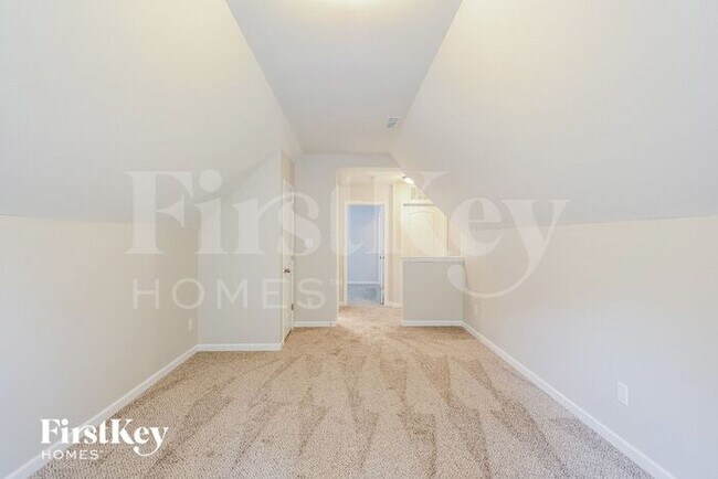 Building Photo - 5519 Pinebrook Ln