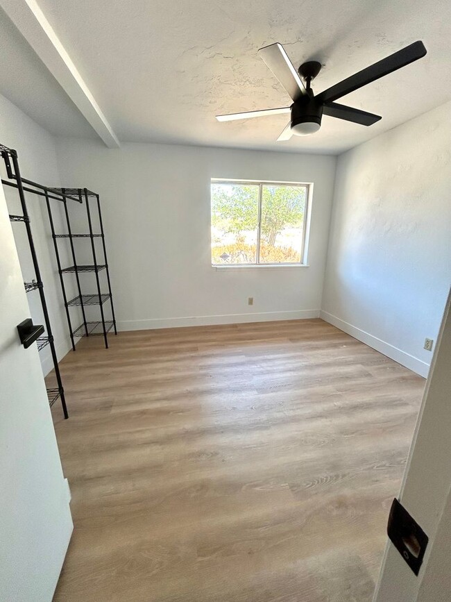 Building Photo - Serene 3 Bedroom 1.5 Bath with Pool and Solar