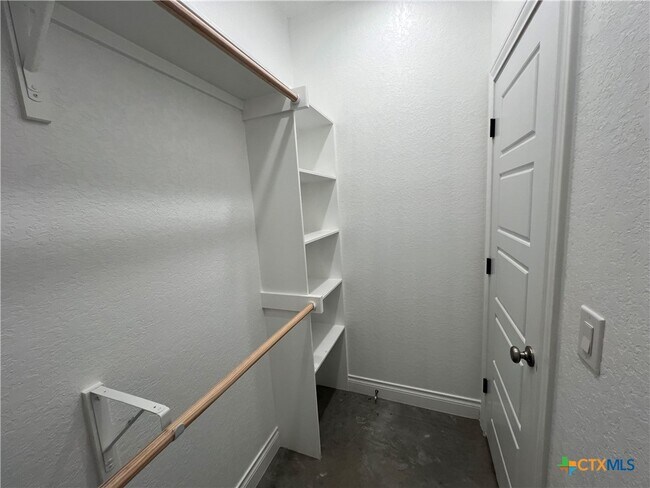 Building Photo - 274 Kerlick Ln