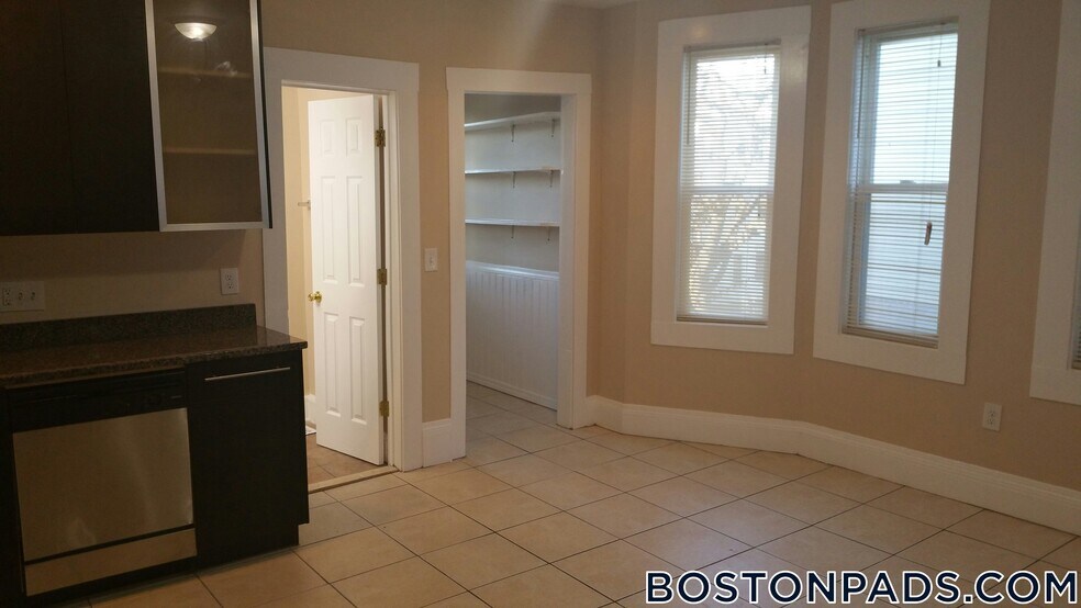 Building Photo - 3147-3149 Washington St.