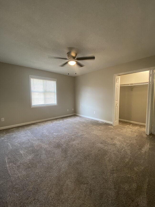 Building Photo - 145 Viking Dr