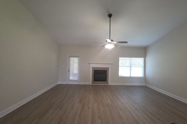 Building Photo - Spacious 4-Bedroom Rental in Daphne School...