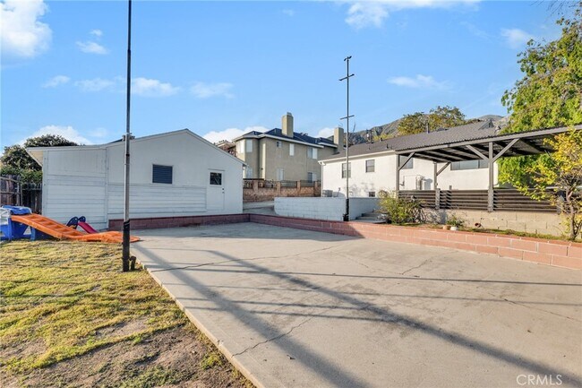 Building Photo - 2712 Henrietta Ave