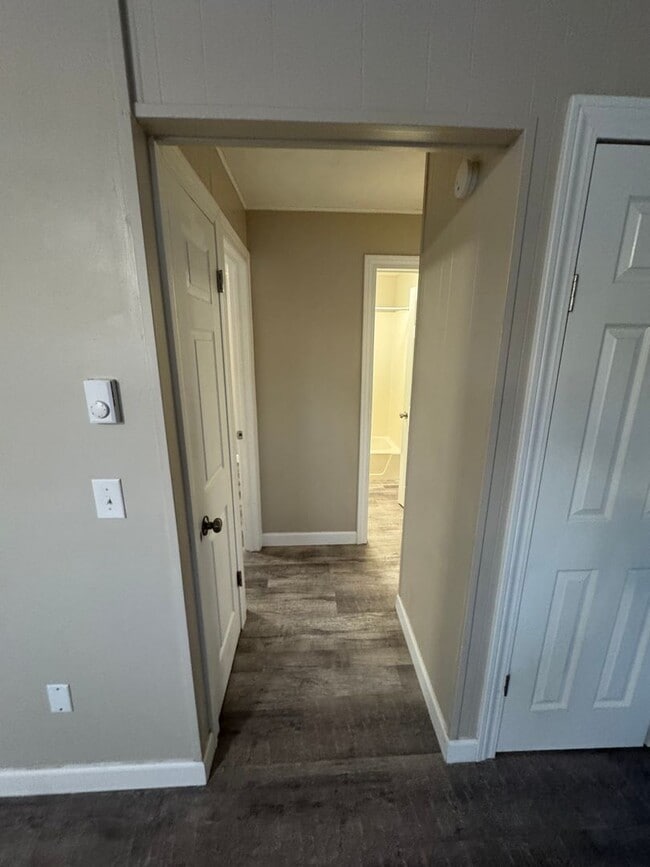 Building Photo - 101-103 Green Oaks Drive