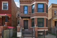 Building Photo - 3023 W Wellington Ave