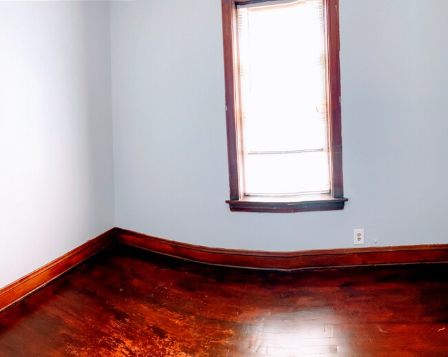 Building Photo - 3325 S Emerald Ave