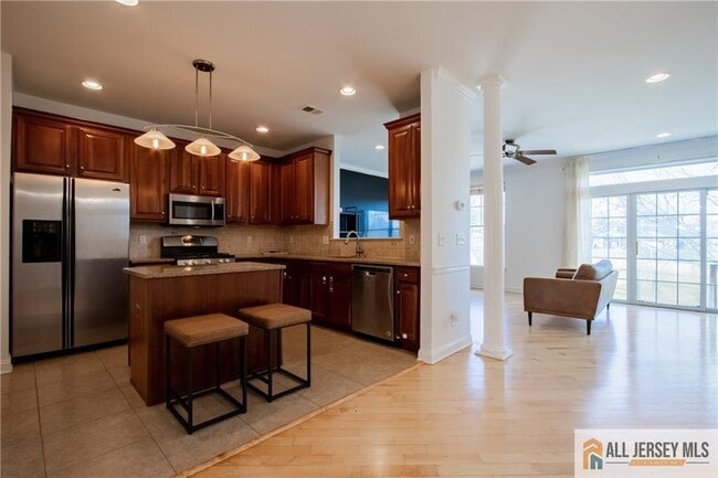 Building Photo - 98 S Shore Dr
