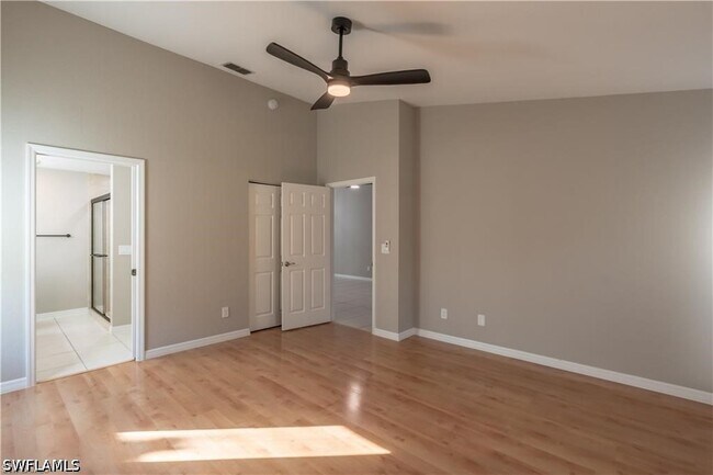 Building Photo - 1704 Royal Cir