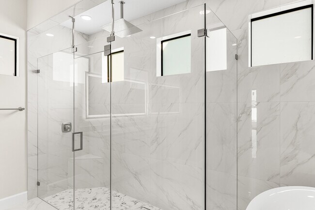 Building Photo - 2014 NE 9th Ave