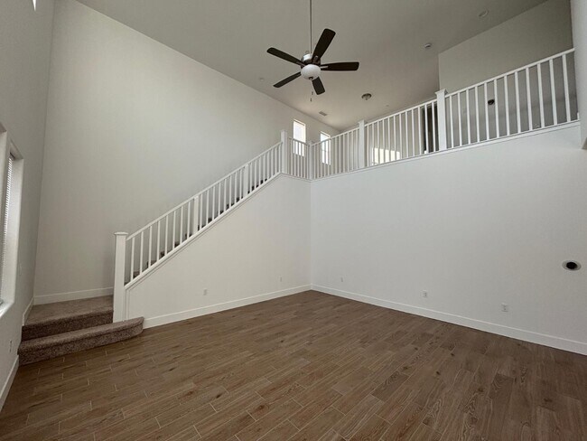 Building Photo - 2909 E Corteza Dr