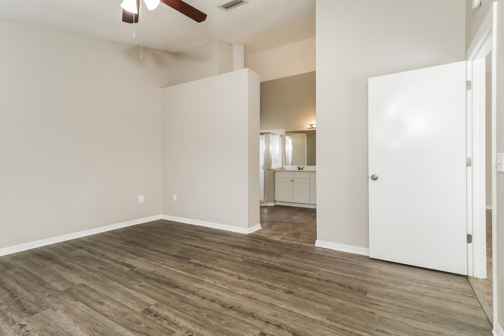 Building Photo - 10244 Rainbow Oaks Dr