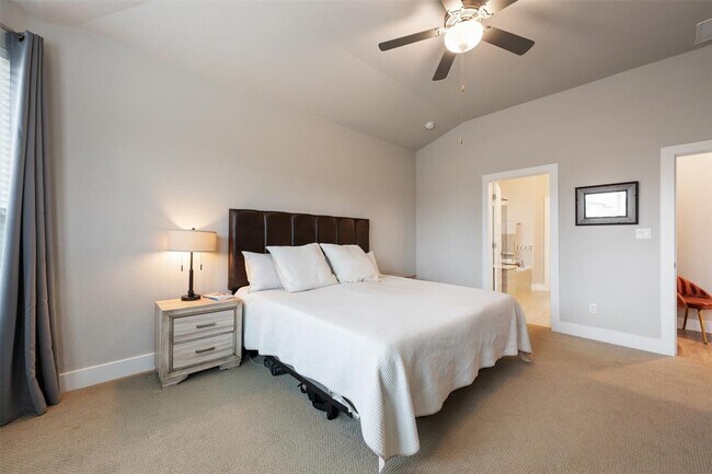 Building Photo - 2212 Prairie Oaks Dr