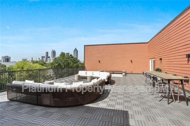 Building Photo - 525 Parkway Dr NE