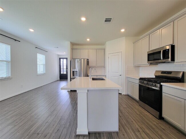 Building Photo - "Charming 4-Bed Retreat on Primrose Myrtle Ln, Cypress - Spacious Living with 2.5 Baths!"