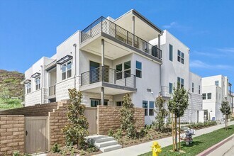 Building Photo - 1285 Hollyleaf Ter