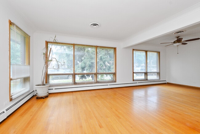 Building Photo - 6238 W 63rd St