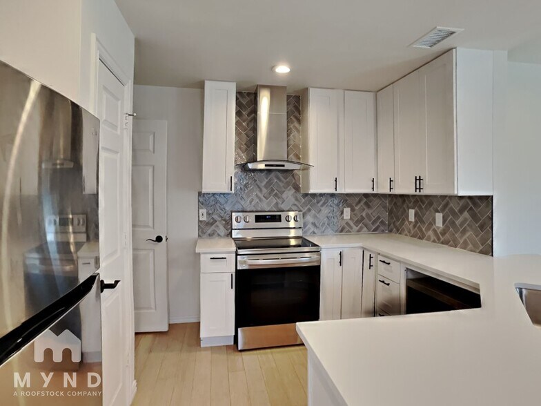 Building Photo - 1503 Pearson Ave