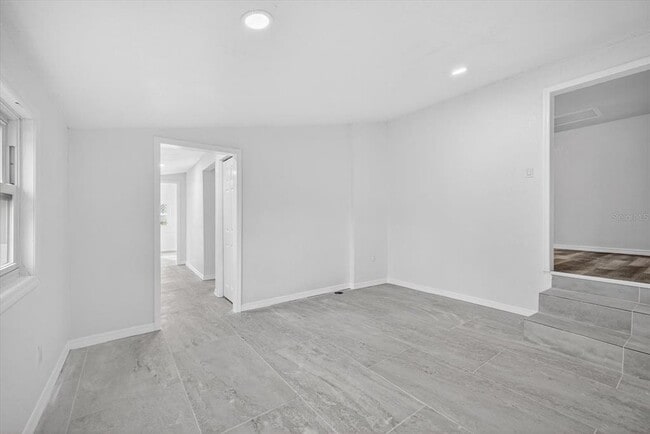 Building Photo - 5801 Magnolia St N