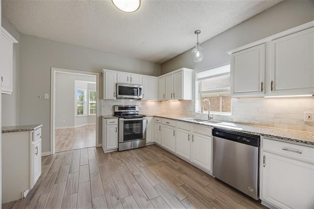 Building Photo - 1409 High Crest Dr