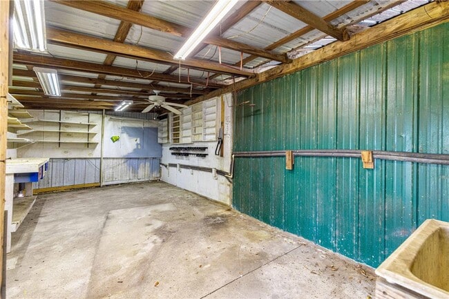 Building Photo - 3/2 Farm Home on 18.25 acres