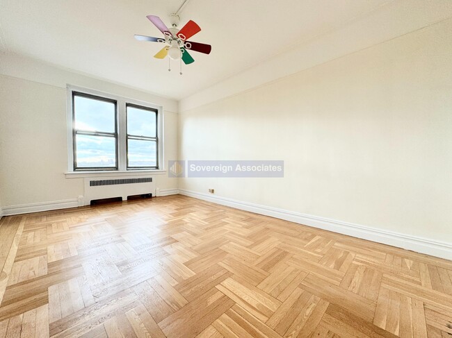 Building Photo - 763 Riverside Drive