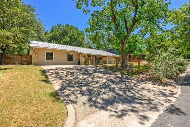 Building Photo - 2215 Alta Vista Ave