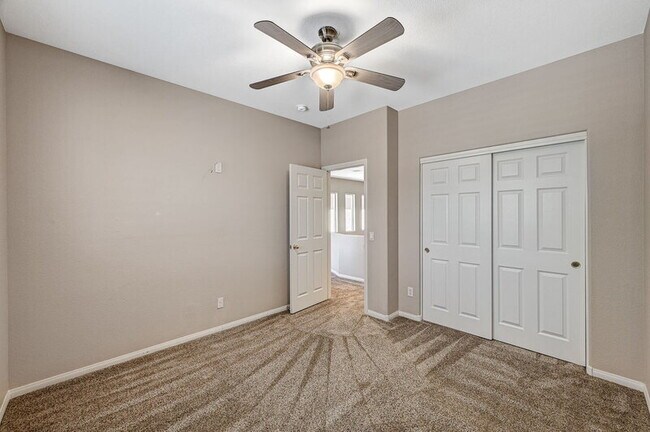 Building Photo - 10588 Isola Bella St