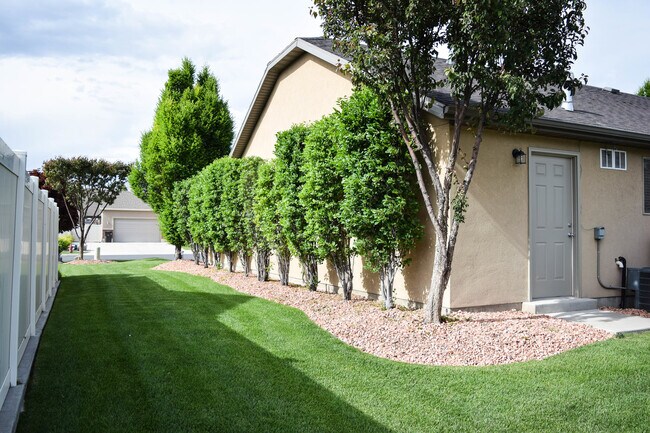 Building Photo - Idyllic Provo home w LOTS of garage space!