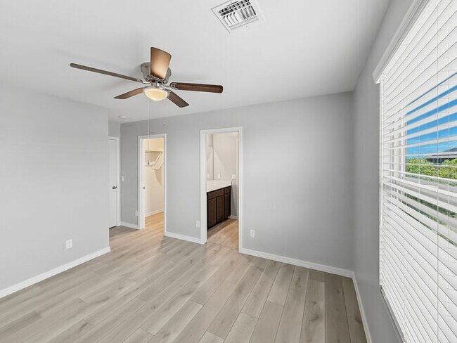 Building Photo - Home in Litchfield Park at Canyon Views! 5bd 4.5ba